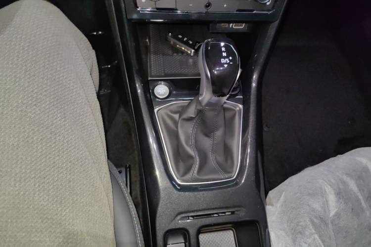 Used Volkswagen Tharu 2026 Model Xinrui 300TSI Ruixiang Edition Gear Lever