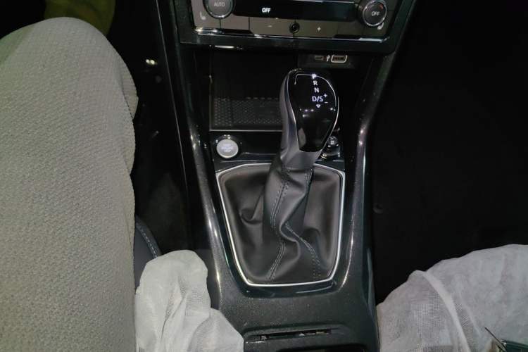 Used Volkswagen Tharu 2026 Model Xinrui 300TSI Ruixiang Edition Gear Lever