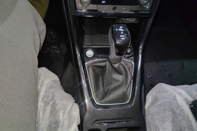 Used Volkswagen Tharu 2026 Model Xinrui 300TSI Ruixiang Edition Gear Lever