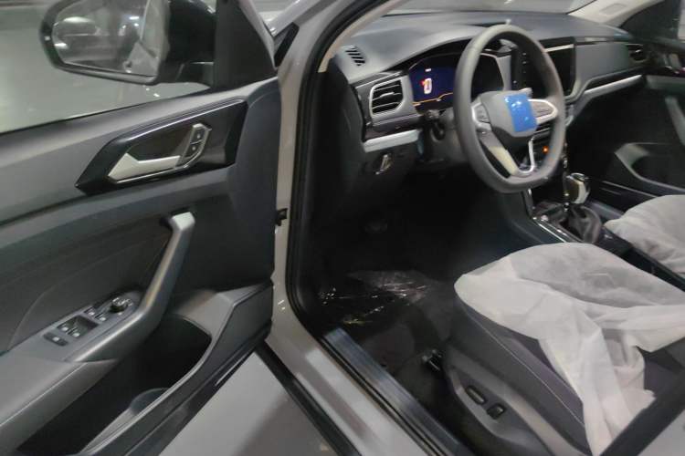 Used Volkswagen Tharu 2026 Model Xinrui 300TSI Ruixiang Edition Interior 3