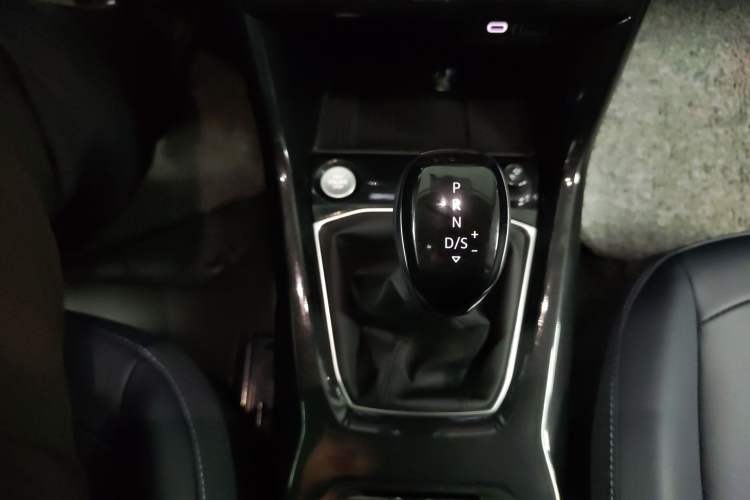 Used Volkswagen Tharu 2026 Model Xinrui 300TSI Ruixiang Edition Gear Lever