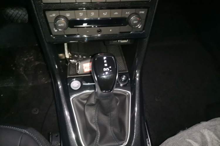 Used Volkswagen Tharu 2026 Model Xinrui 300TSI Ruixiang Edition Gear Lever