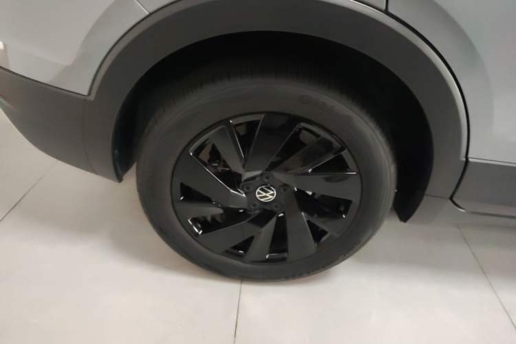 Used Volkswagen Tharu 2026 Model Xinrui 300TSI Ruixiang Edition Right Rear Wheel Hub