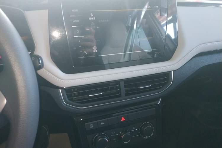 Used Volkswagen Tharu 2026 Model Xinrui 1.5L Ruiyi Edition Audio And AC Panel