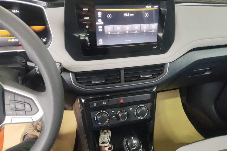 Used Volkswagen Tharu 2026 Model Xinrui 1.5L Ruiyi Edition Audio And AC Panel