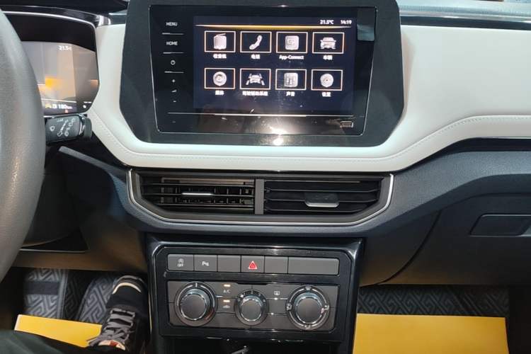 Used Volkswagen Tharu 2026 Model Xinrui 1.5L Ruiyi Edition Audio And AC Panel