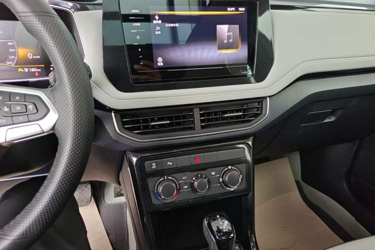 Used Volkswagen Tharu 2026 Model Xinrui 1.5L Ruiyi Edition Audio And AC Panel