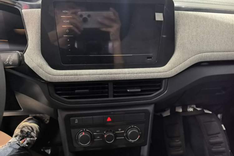 Used Volkswagen Tharu 2026 Model Xinrui 1.5L Rujin Edition Audio And AC Panel
