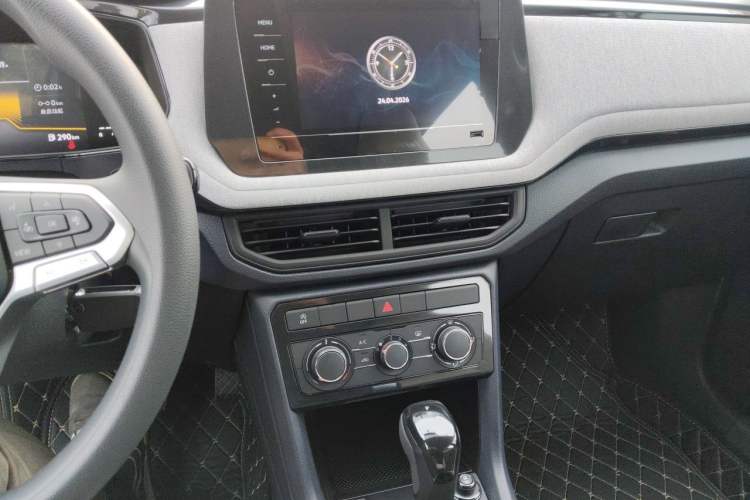 Used Volkswagen Tharu 2026 Model Xinrui 1.5L Rujin Edition Audio And AC Panel