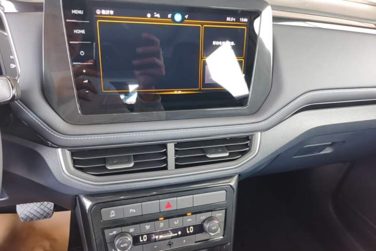Used Volkswagen Tharu 2026 Model Xinrui 300TSI Ruixiang Edition Audio And AC Panel