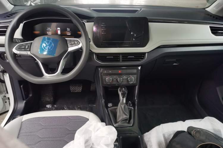 Used Volkswagen Tharu 2026 Model Xinrui 1.5L Ruiyi Edition Center Console
