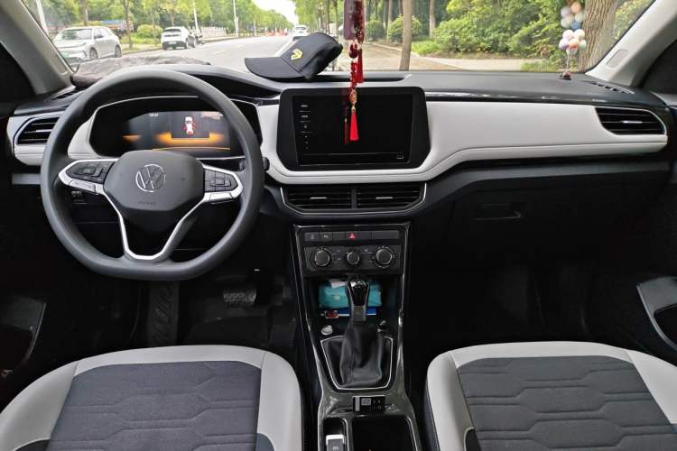 Used Volkswagen Tharu 2026 Model Xinrui 1.5L Ruiyi Edition Center Console