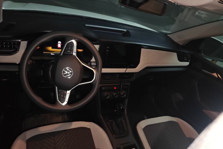 Used Volkswagen Tharu 2026 Model Xinrui 1.5L Rujin Edition Center Console