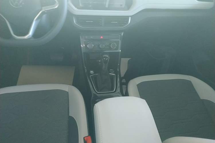 Used Volkswagen Tharu 2026 Model Xinrui 1.5L Ruiyi Edition Gear Lever