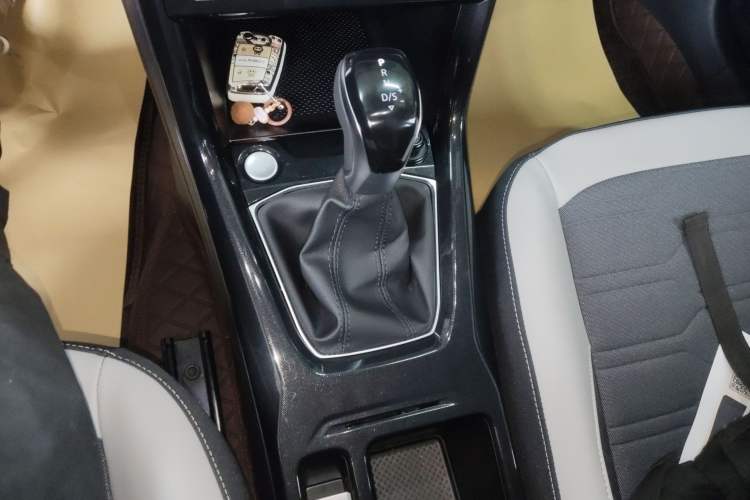 Used Volkswagen Tharu 2026 Model Xinrui 1.5L Ruiyi Edition Gear Lever