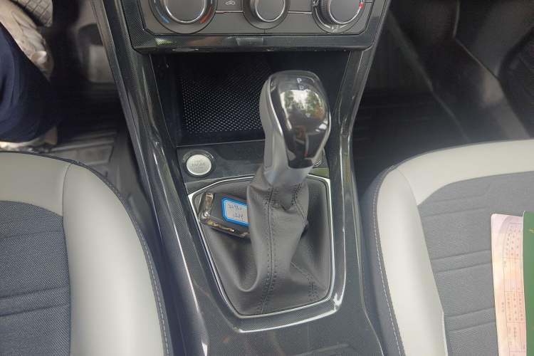 Used Volkswagen Tharu 2026 Model Xinrui 1.5L Ruiyi Edition Gear Lever