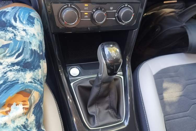 Used Volkswagen Tharu 2026 Model Xinrui 1.5L Ruiyi Edition Gear Lever