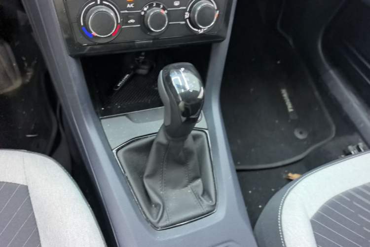 Used Volkswagen Tharu 2026 Model Xinrui 1.5L Rujin Edition Gear Lever