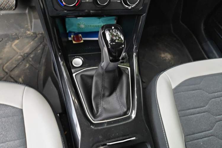 Used Volkswagen Tharu 2026 Model Xinrui 1.5L Ruiyi Edition Gear Lever