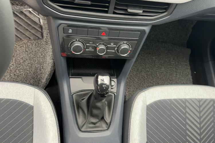 Used Volkswagen Tharu 2026 Model Xinrui 1.5L Rujin Edition Gear Lever