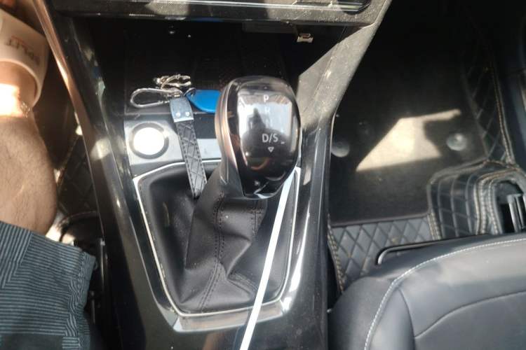 Used Volkswagen Tharu 2026 Model Xinrui 300TSI Ruixiang Edition Gear Lever
