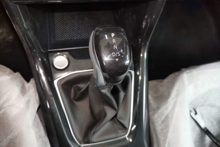 Used Volkswagen Tharu 2026 Model Xinrui 1.5L Ruiyi Edition Gear Lever