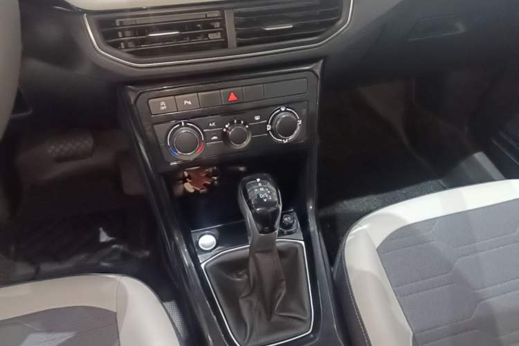 Used Volkswagen Tharu 2026 Model Xinrui 1.5L Ruiyi Edition Gear Lever