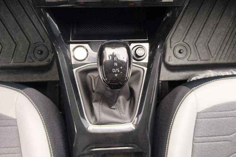 Used Volkswagen Tharu 2026 Model Xinrui 300TSI Ruiyi Edition Gear Lever