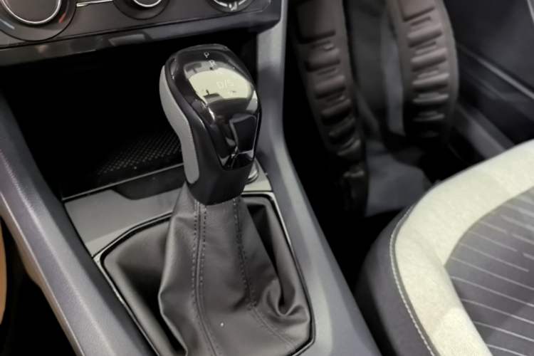 Used Volkswagen Tharu 2026 Model Xinrui 1.5L Rujin Edition Gear Lever