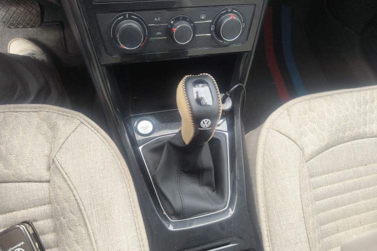 Used Volkswagen Tharu 2026 Model Xinrui 300TSI Ruiyi Edition Gear Lever