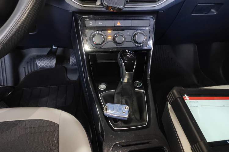 Used Volkswagen Tharu 2026 Model Xinrui 300TSI Ruiyi Edition Gear Lever