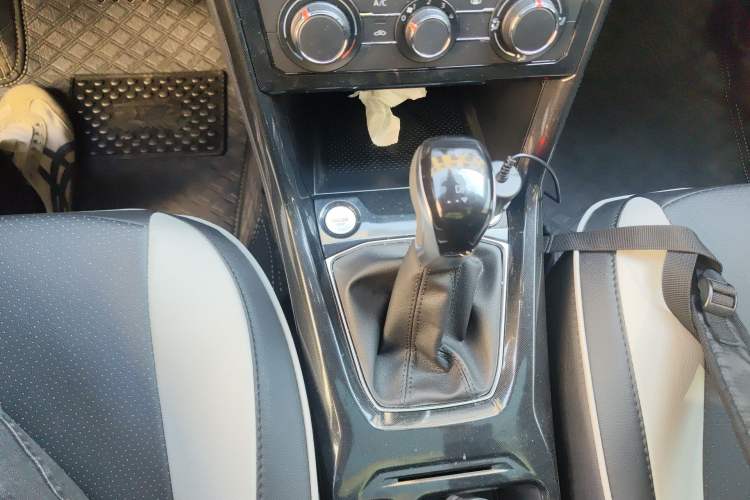 Used Volkswagen Tharu 2026 Model Xinrui 1.5L Ruiyi Edition Gear Lever