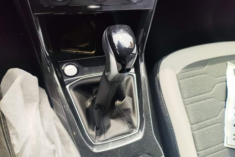 Used Volkswagen Tharu 2026 Model Xinrui 300TSI Ruiyi Edition Gear Lever
