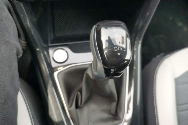 Used Volkswagen Tharu 2026 Model Xinrui 1.5L Ruiyi Edition Gear Lever