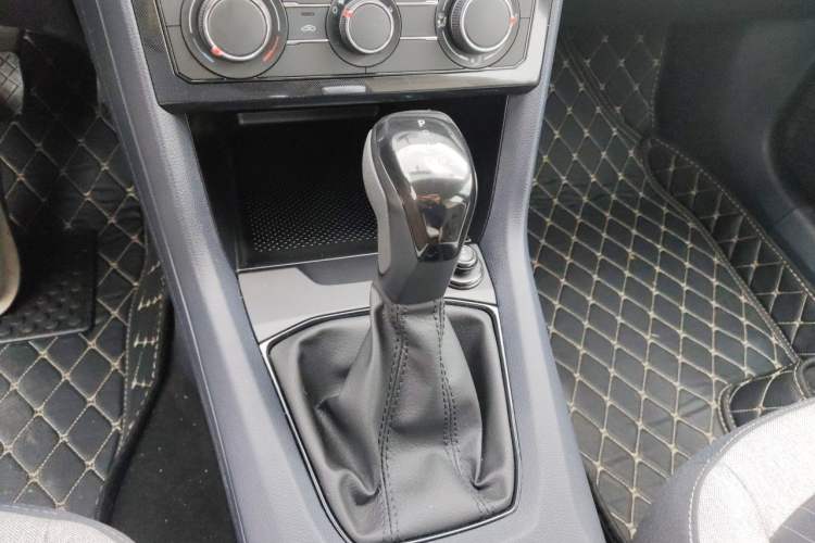 Used Volkswagen Tharu 2026 Model Xinrui 1.5L Rujin Edition Gear Lever