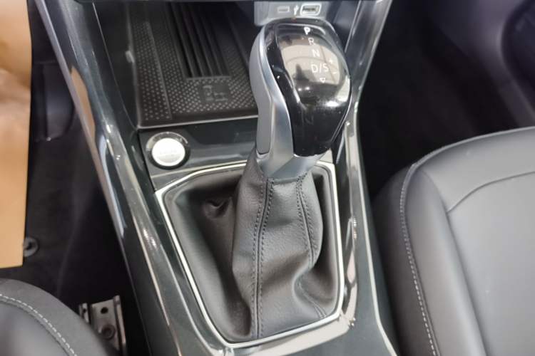Used Volkswagen Tharu 2026 Model Xinrui 300TSI Ruixiang Edition Gear Lever