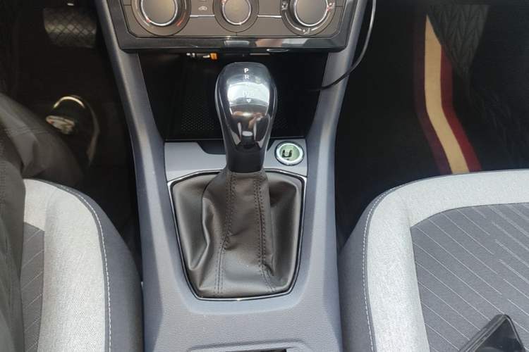 Used Volkswagen Tharu 2026 Model Xinrui 1.5L Rujin Edition Gear Lever