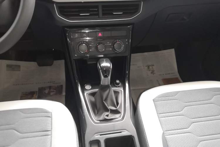 Used Volkswagen Tharu 2026 Model Xinrui 1.5L Ruiyi Edition Gear Lever