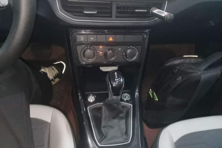 Used Volkswagen Tharu 2026 Model Xinrui 300TSI Ruiyi Edition Gear Lever