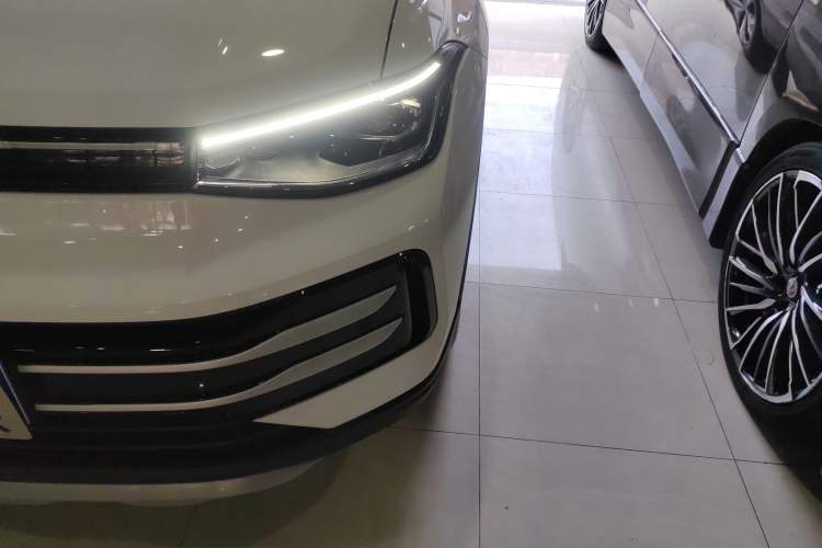 Used Volkswagen Tharu 2026 Model Xinrui 300TSI Ruiyi Edition Left Front Headlight