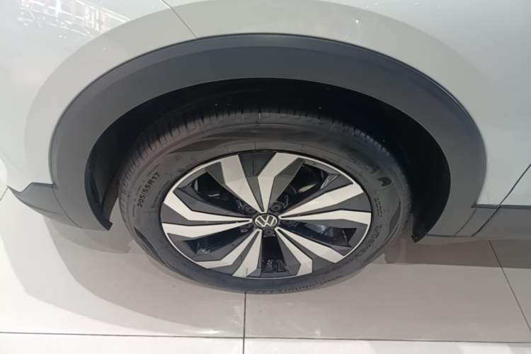 Used Volkswagen Tharu 2026 Model Xinrui 1.5L Ruiyi Edition Left Front Wheel Hub