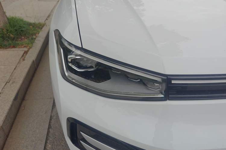 Used Volkswagen Tharu 2026 Model Xinrui 1.5L Ruiyi Edition Right Front Headlight