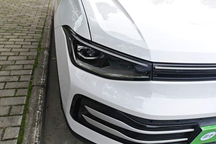 Used Volkswagen Tharu 2026 Model Xinrui 1.5L Ruiyi Edition Right Front Headlight