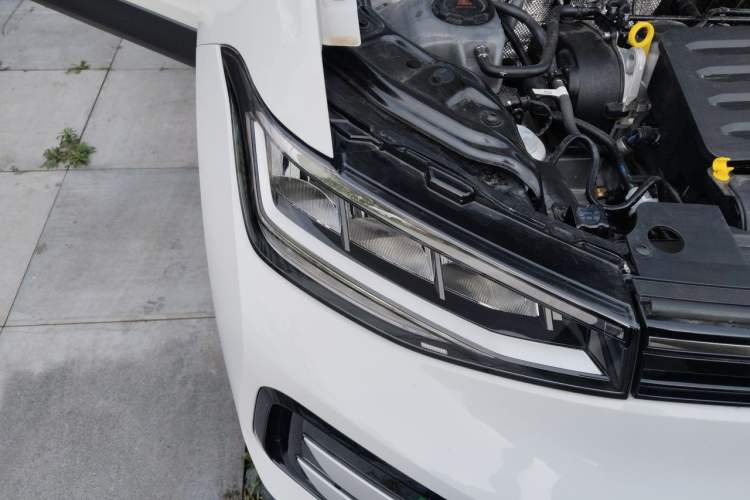 Used Volkswagen Tharu 2026 Model Xinrui 1.5L Rujin Edition Right Front Headlight