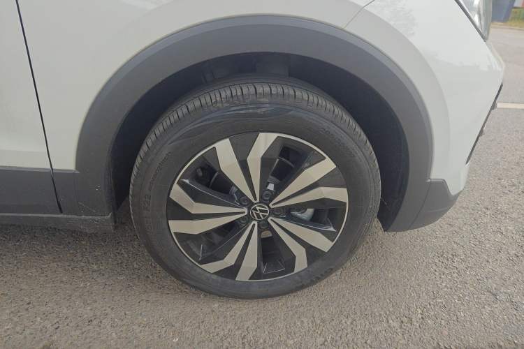 Used Volkswagen Tharu 2026 Model Xinrui 1.5L Ruiyi Edition Right Front Wheel Hub