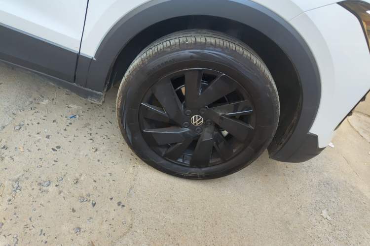 Used Volkswagen Tharu 2026 Model Xinrui 1.5L Ruiyi Edition Right Front Wheel Hub