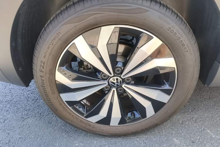 Used Volkswagen Tharu 2026 Model Xinrui 1.5L Ruiyi Edition Right Rear Wheel Hub