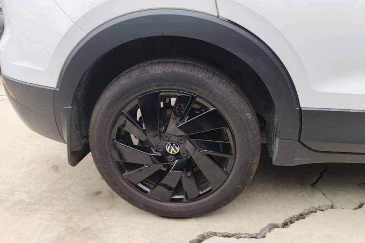 Used Volkswagen Tharu 2026 Model Xinrui 300TSI Ruiyi Edition Right Rear Wheel Hub