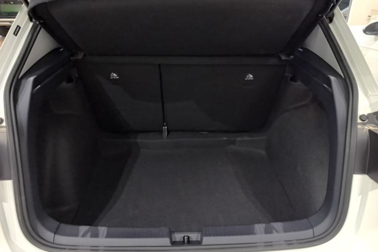 Used Volkswagen Tharu 2026 Model Xinrui 1.5L Rujin Edition Trunk