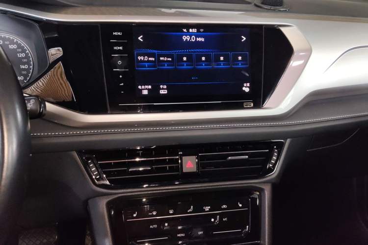 Used Volkswagen Tharu New Energy 2021 Panoramic Deluxe Edition Audio And AC Panel